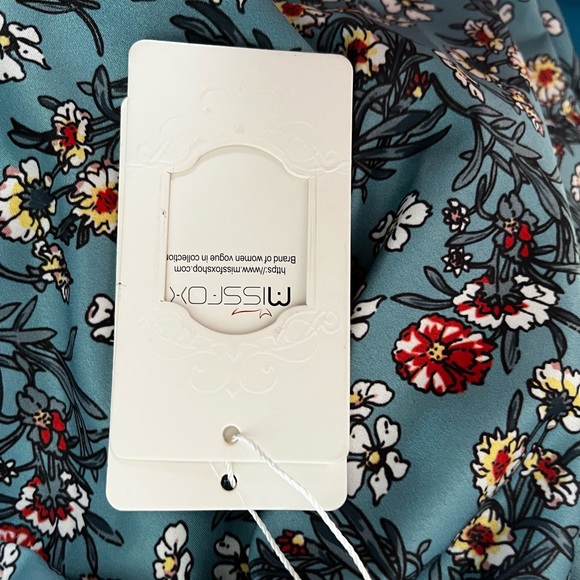 Off Shoulder Miss Fox Floral Dress - Picture 12 of 13